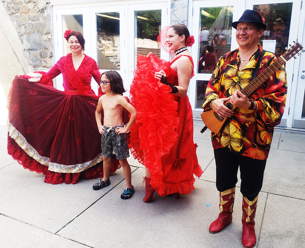 Staten Island Gypsy trio, Staten Island Children Museum, Staten Island, New York,   -