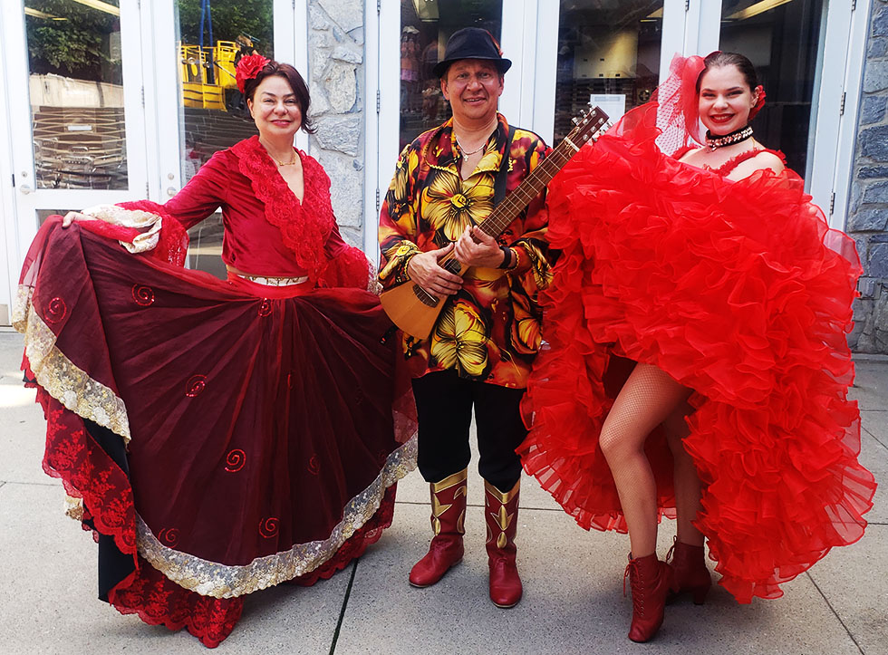 Staten Island Gypsy trio, Staten Island Children Museum, Staten Island, New York,   -