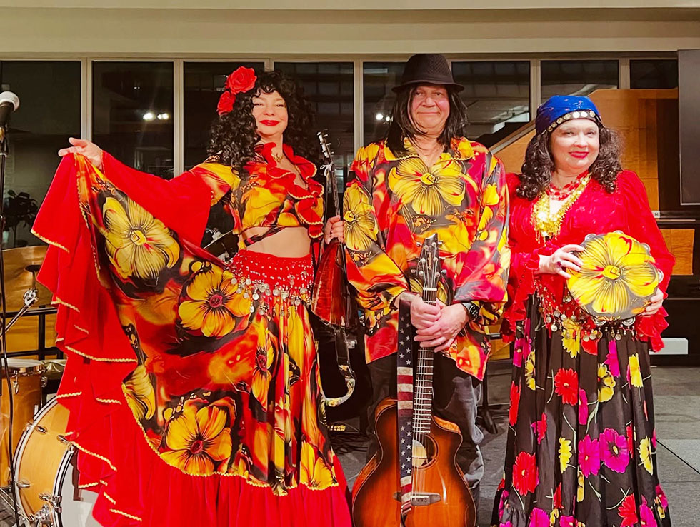 Russian-Gypsy trio in New York City, Russian Gypsy dance song and music ensemble, ��������� ��� ���� ��������� ��-���� ���-���� ����, Pershing Square Signature Theatre Company 480 West 42nd Street New York NY 10036, Mikhail Smirnov, Elina Karokhina, Irina Zagornova